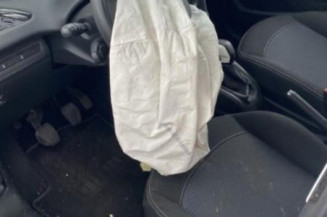 Feu arriere stop central PEUGEOT 208 1