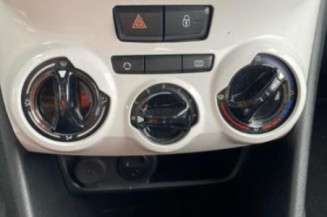 Feu arriere stop central PEUGEOT 208 1
