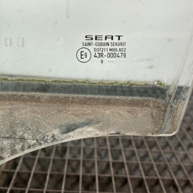 Vitre avant gauche SEAT IBIZA 4 Photo n°4