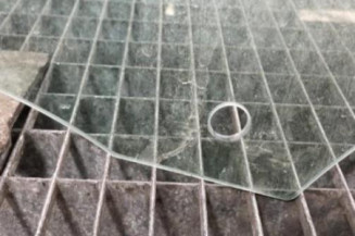 Vitre avant gauche OPEL CORSA F
