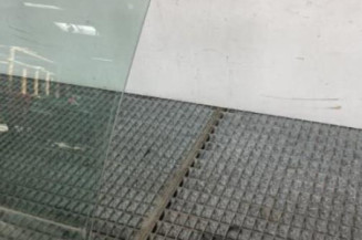 Vitre avant gauche OPEL CORSA F