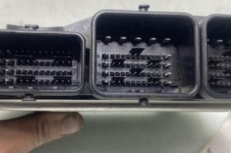 Calculateur moteur PEUGEOT 208 1