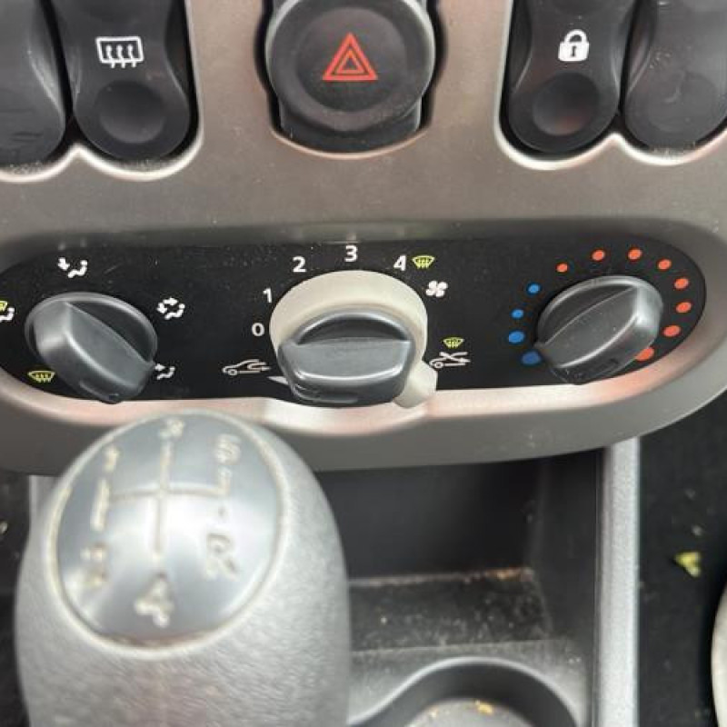 Calculateur DACIA SANDERO 1 Photo n°13