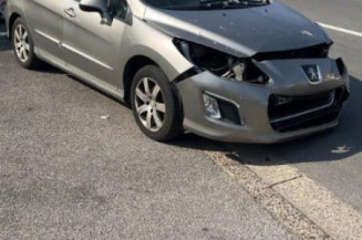 Calculateur moteur PEUGEOT 308 1