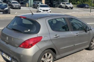 Calculateur moteur PEUGEOT 308 1