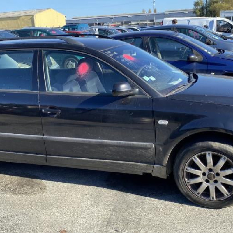 Feu arriere principal droit (feux) VOLKSWAGEN PASSAT 4 Photo n°10