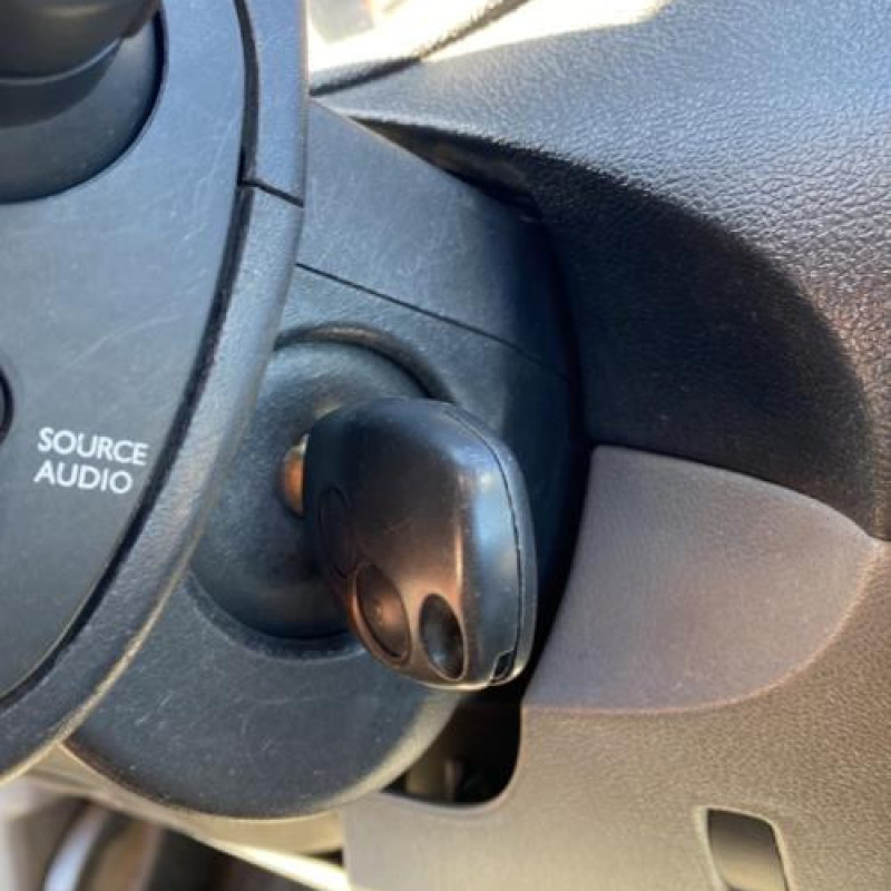 Fermeture de capot RENAULT CLIO 3 Photo n°13