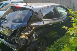 Calculateur moteur PEUGEOT 208 1