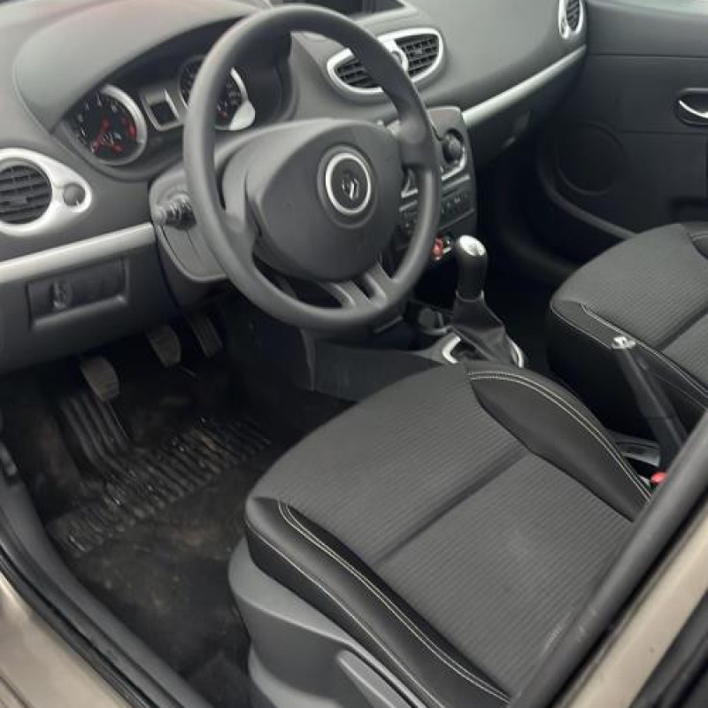 Calculateur RENAULT CLIO 3 Photo n°8