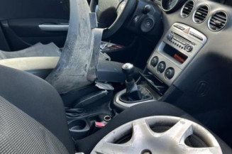 Calculateur moteur PEUGEOT 308 1