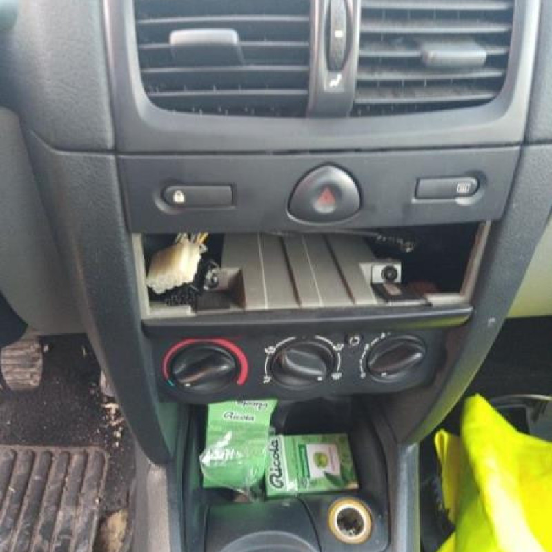 Calculateur RENAULT CLIO 2 Photo n°13