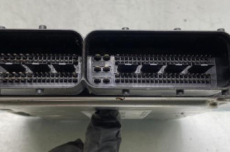 Calculateur moteur VOLKSWAGEN GOLF 5
