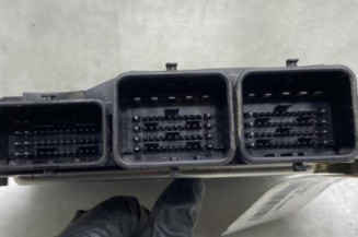 Calculateur moteur PEUGEOT 208 1