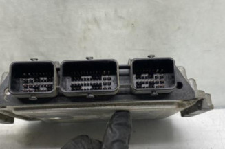 Calculateur moteur OPEL VIVARO 1