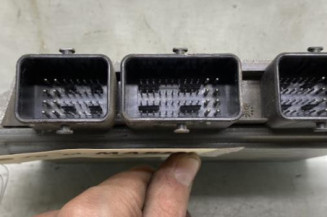 Calculateur moteur RENAULT CLIO 3