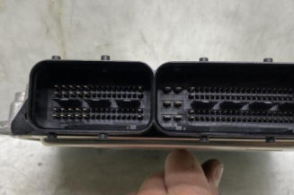 Calculateur moteur AUDI A4 3