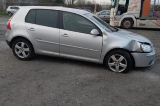 Calculateur moteur VOLKSWAGEN GOLF 5