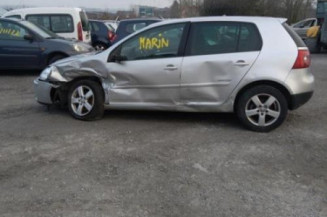 Calculateur moteur VOLKSWAGEN GOLF 5