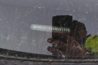 Calculateur moteur VOLKSWAGEN GOLF 5