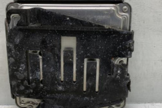 Calculateur moteur VOLKSWAGEN GOLF 5