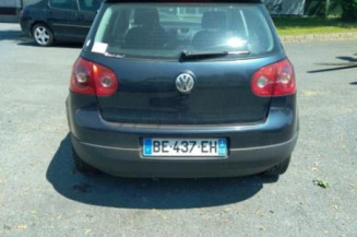 Calculateur moteur VOLKSWAGEN GOLF 5