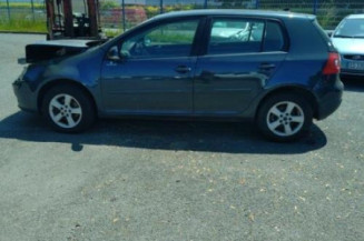 Calculateur moteur VOLKSWAGEN GOLF 5