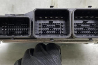 Calculateur moteur PEUGEOT 208 1