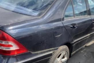 Aile avant droit MERCEDES CLASSE C 203