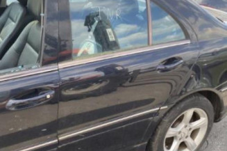 Aile avant droit MERCEDES CLASSE C 203