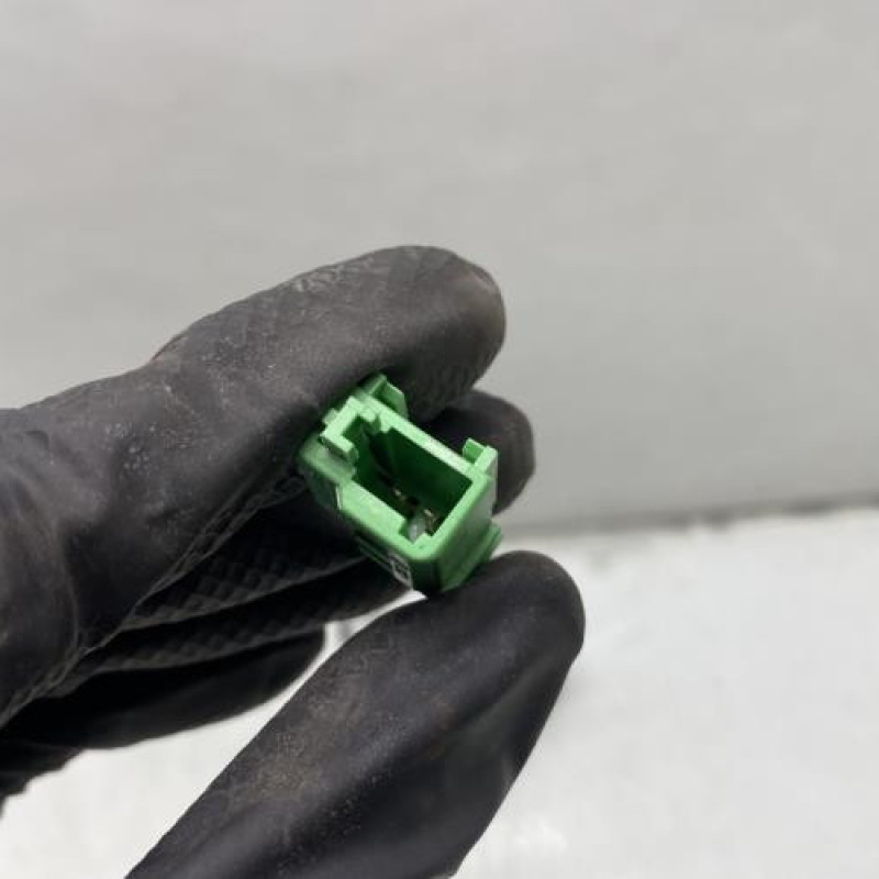 Attache ceinture avant gauche SKODA FABIA 2 Photo n°4