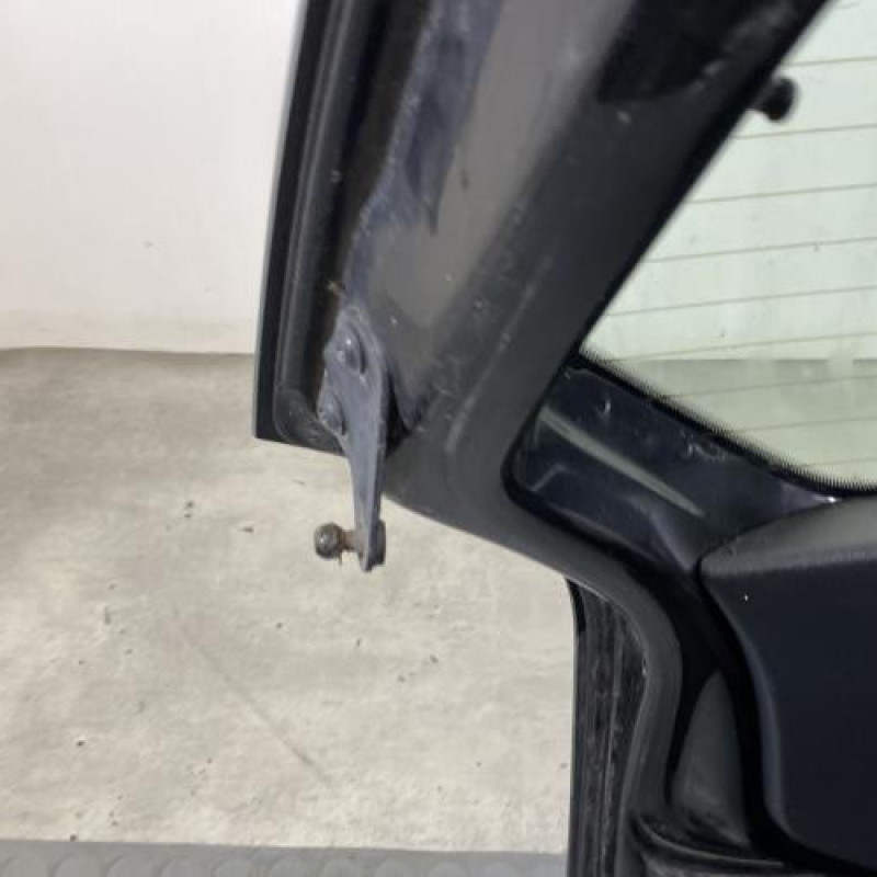 Malle/Hayon arriere VOLKSWAGEN UP Photo n°9