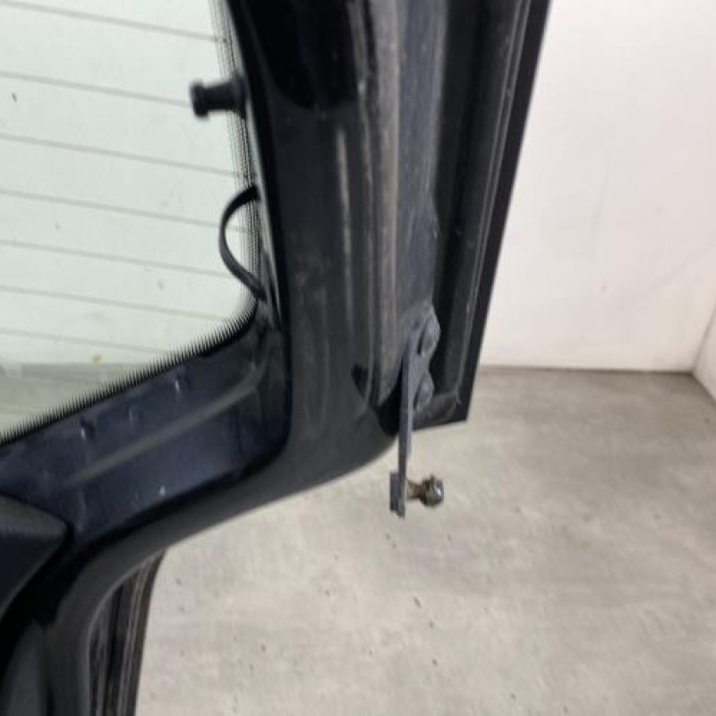 Malle/Hayon arriere VOLKSWAGEN UP Photo n°10