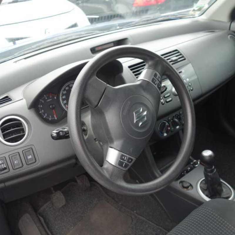 Feu arriere principal gauche (feux) SUZUKI SWIFT 3 Photo n°5