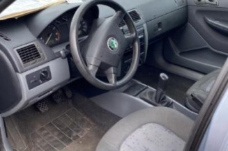 Serrure avant droit SKODA FABIA 1