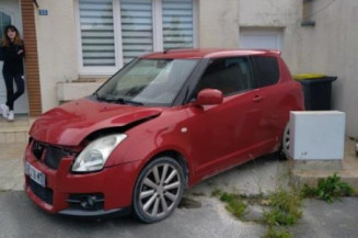 Poignee interieur avant gauche SUZUKI SWIFT 3