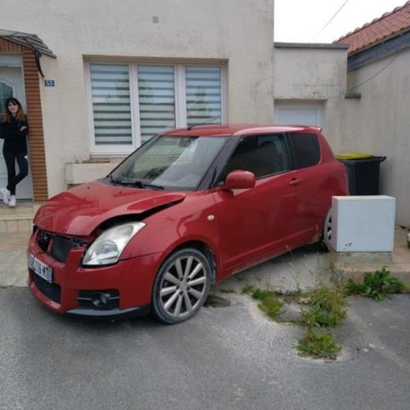Poignee interieur avant gauche SUZUKI SWIFT 3 Photo n°6