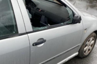 Serrure avant droit SKODA FABIA 1