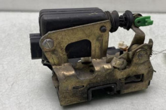 Serrure avant droit RENAULT R19