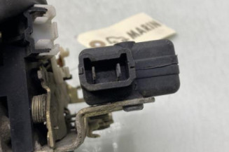 Serrure avant droit RENAULT R19