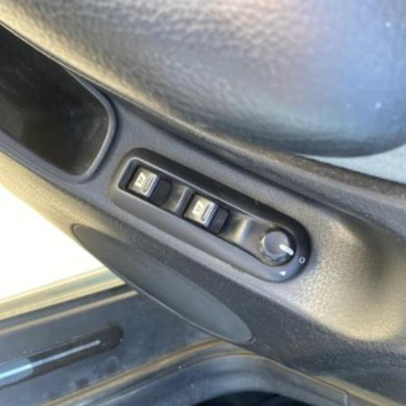Air bag conducteur PEUGEOT 406 Photo n°16