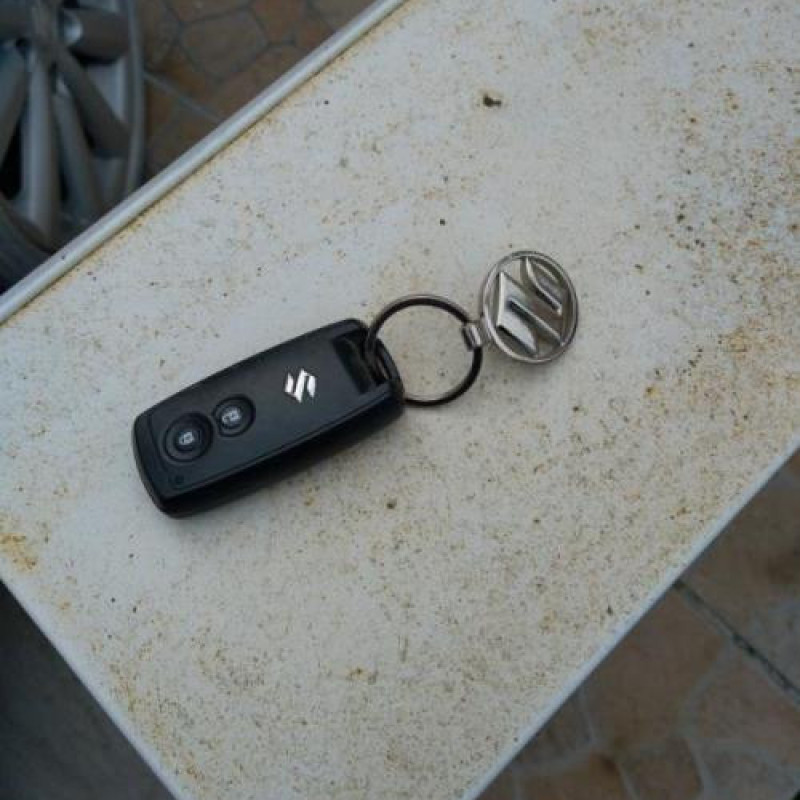 Bouton de warning SUZUKI SWIFT 3 Photo n°8