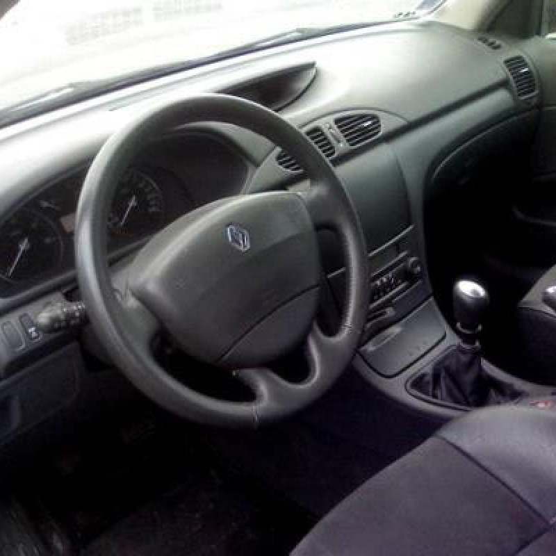 Feu arriere secondaire gauche (feux) RENAULT LAGUNA 2 Photo n°5