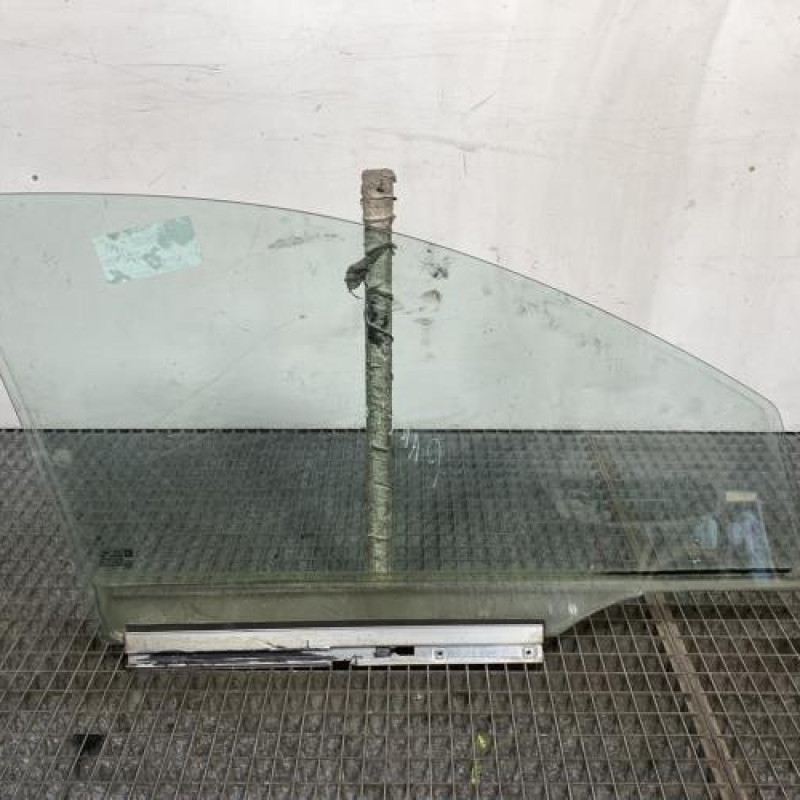Vitre avant gauche OPEL CORSA C Photo n°6