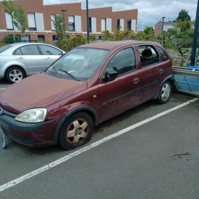 Vitre avant gauche OPEL CORSA C Photo n°9