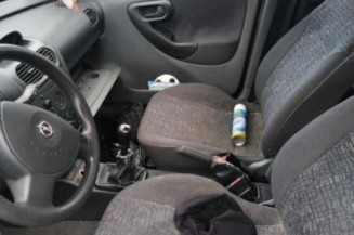 Vitre avant gauche OPEL CORSA C