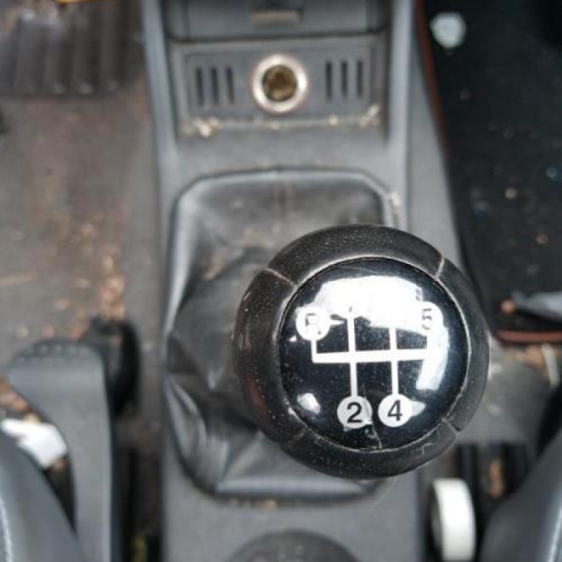 Vitre avant gauche OPEL CORSA C Photo n°13