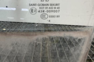 Vitre avant gauche PEUGEOT 208 1