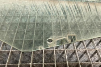 Vitre avant droit PEUGEOT 208 1