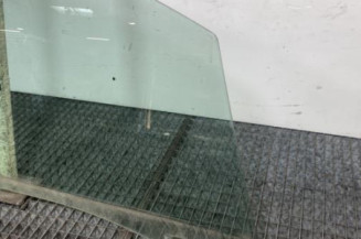 Vitre avant droit PEUGEOT 208 1