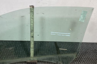 Vitre avant droit PEUGEOT 208 1